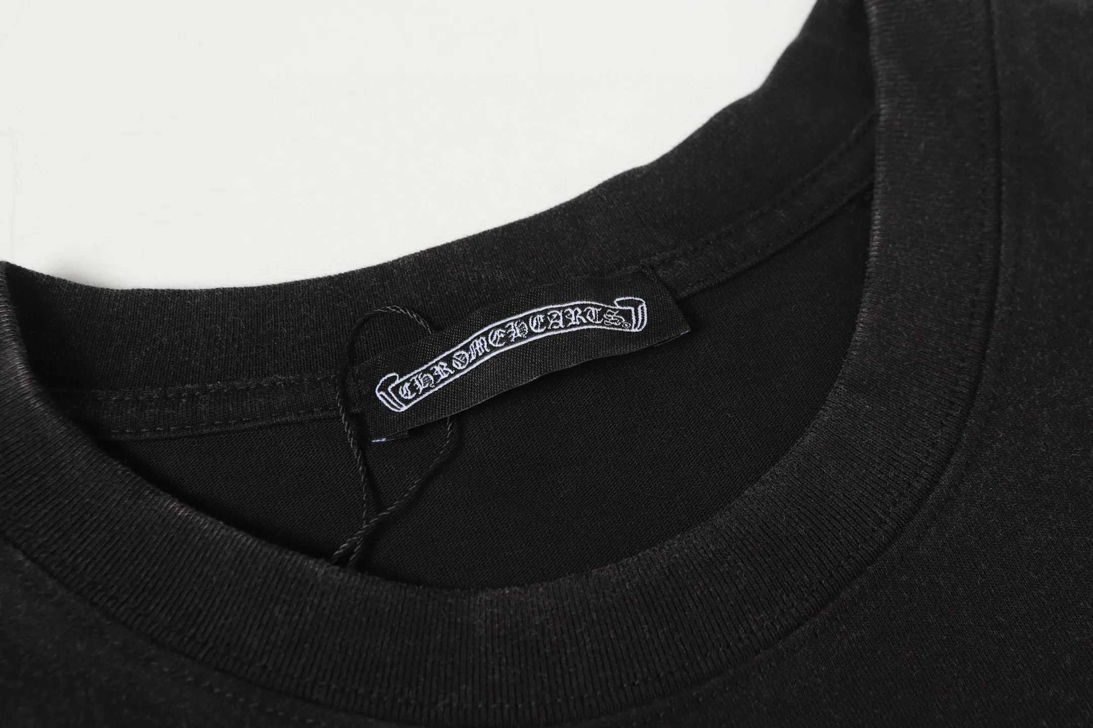 🅿️180 Chrome hearte/Chrome heart ch 25ss early spring new Sanskrit logo washed T-shirt short sleeves. A must-have item for daily commuting for men and women in light luxury. The correct version is welcome to compare. Detailed features ·280g 100% cotton double yarn jersey fabric ·Special thickened 32 pieces of double-strand 1x1 thread in the same vat ·Double-needle cross-stitch technology ·Original main mark washed hangtag COLOUR: Washed black SIZE：xs-l